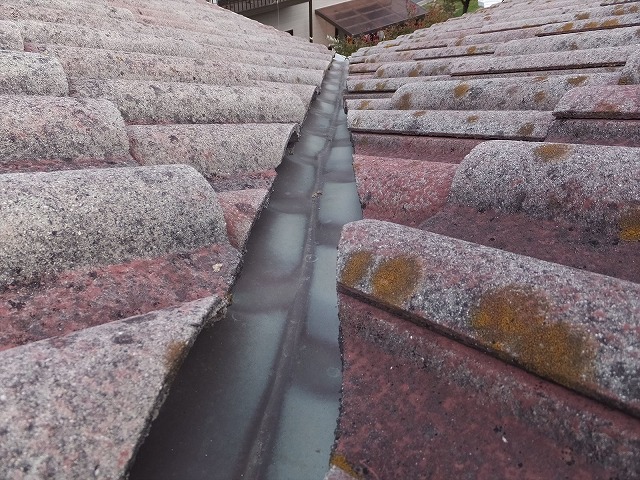 谷板金の劣化状況を確認